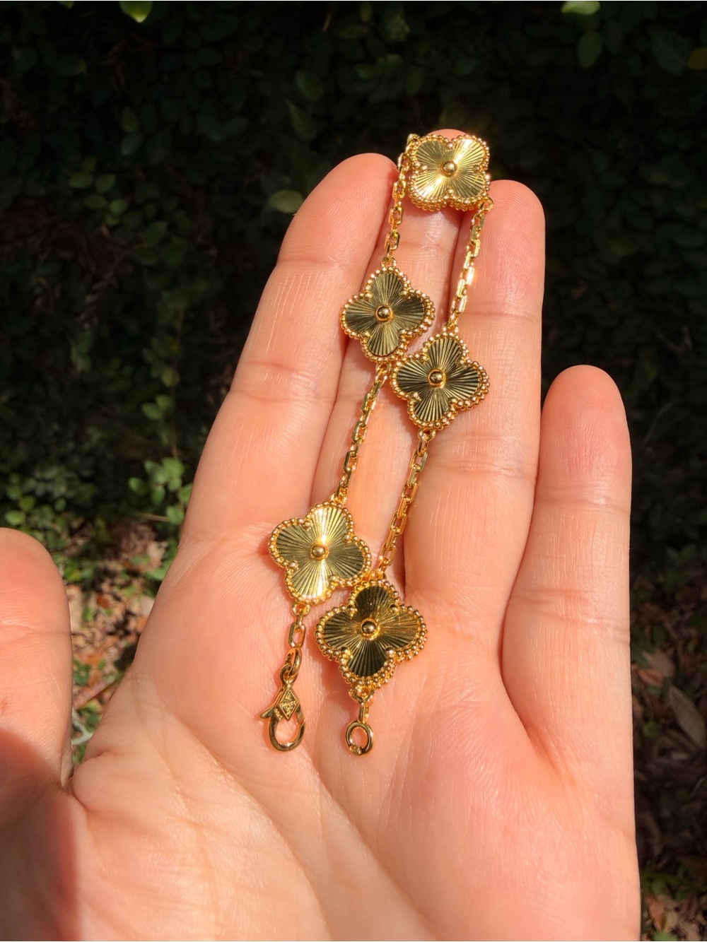 Gold Four-Flower Chain Bracelet - Elegant Women's Jewelry - Picture 3 of 11